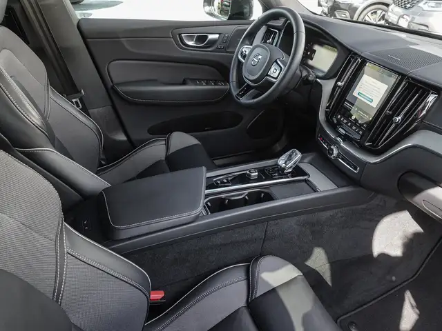 Volvo XC60 view 9