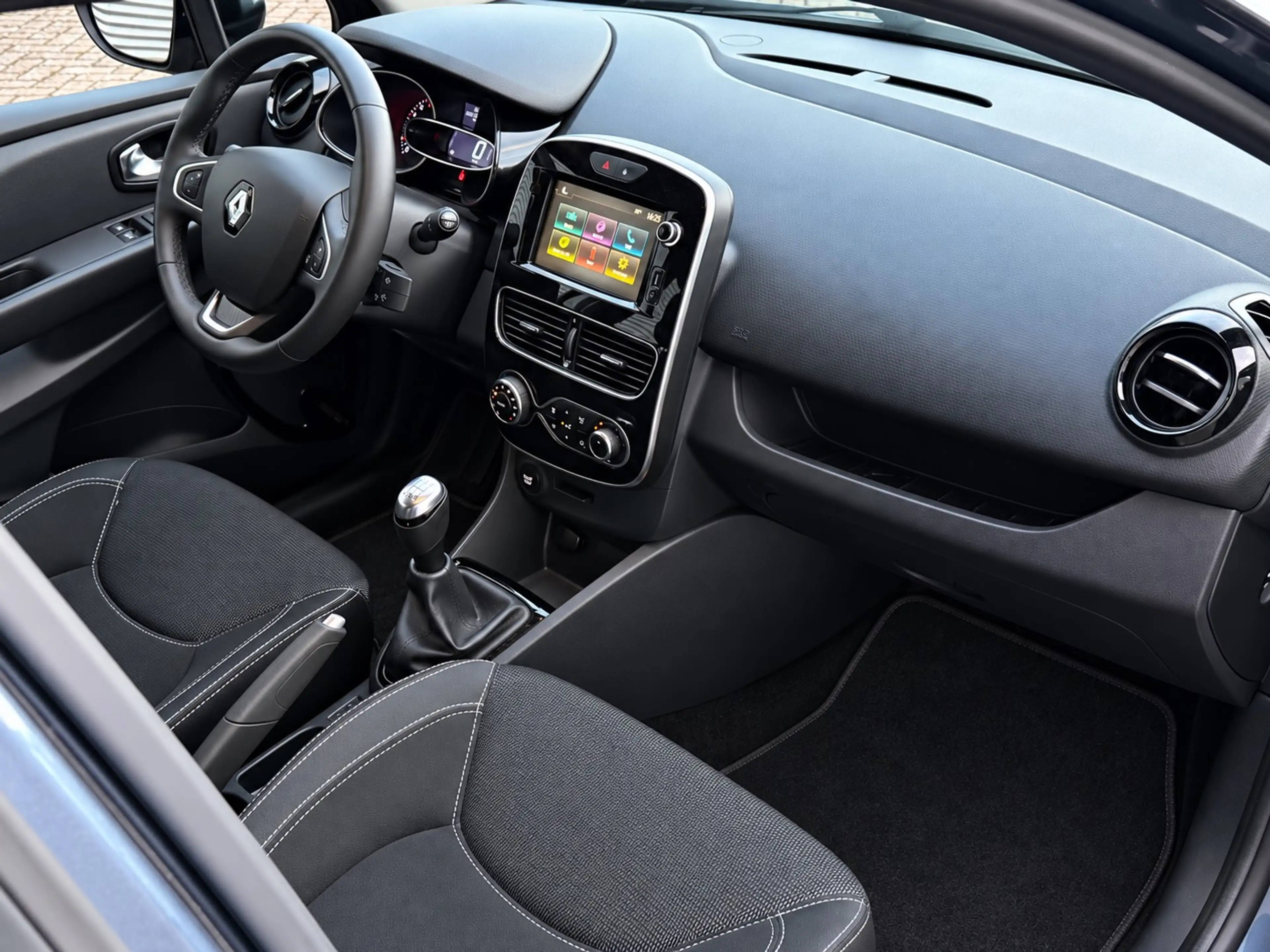 Renault Clio Clio 0.9 TCe Intens (EU6c) — photo 7