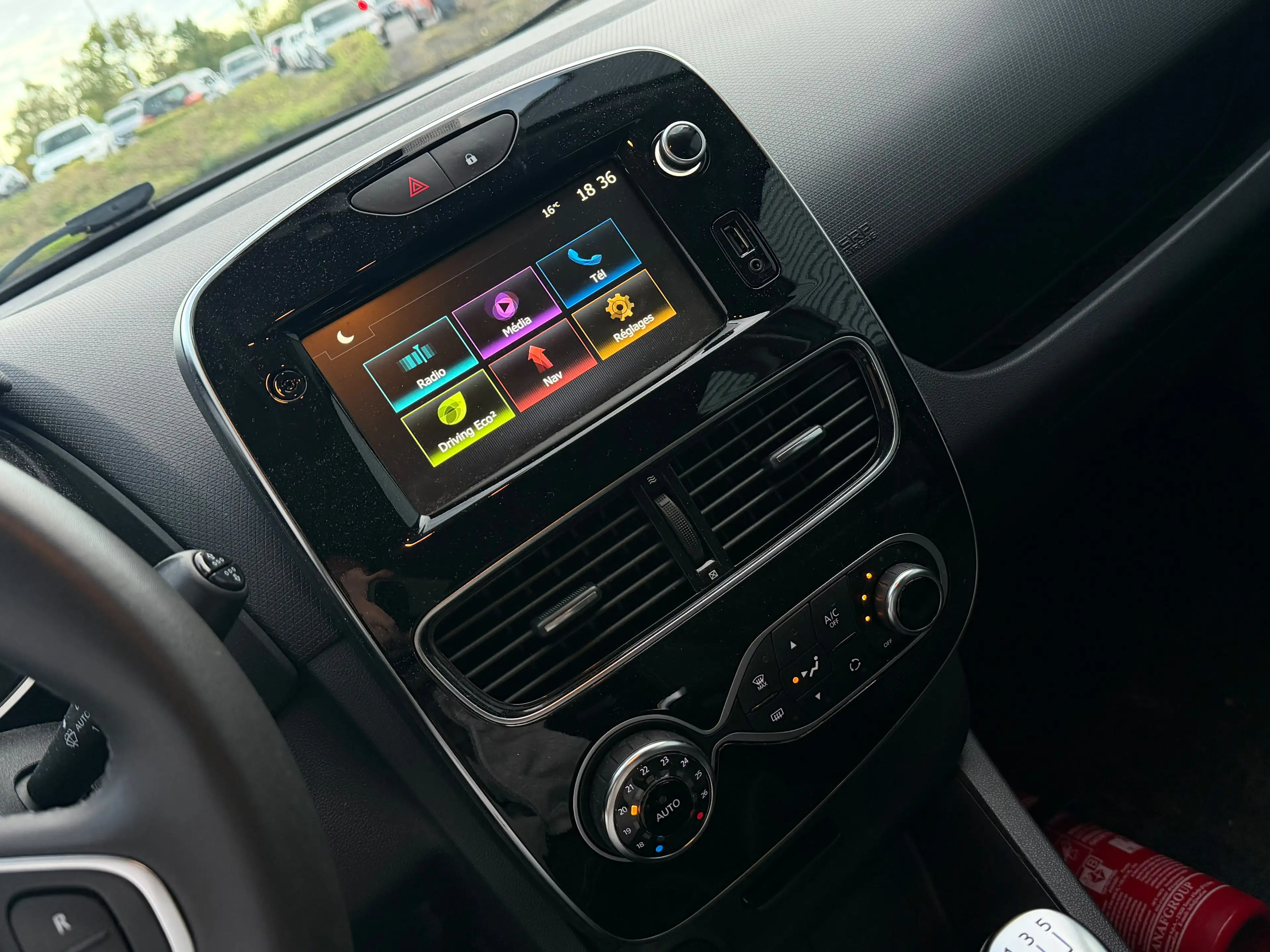 Renault Clio Clio 0.9 TCe Intens (EU6c) — photo 10