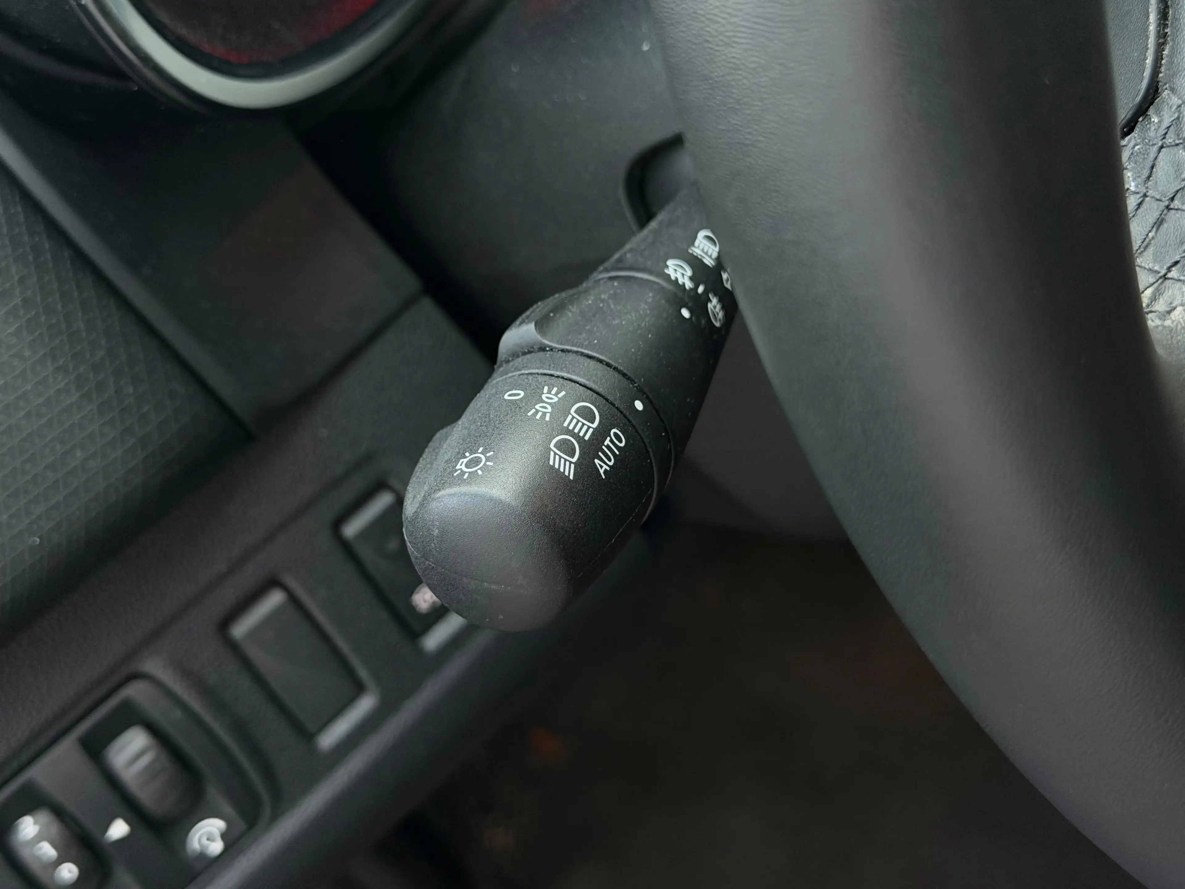 Renault Clio Clio 0.9 TCe Intens (EU6c) — photo 12