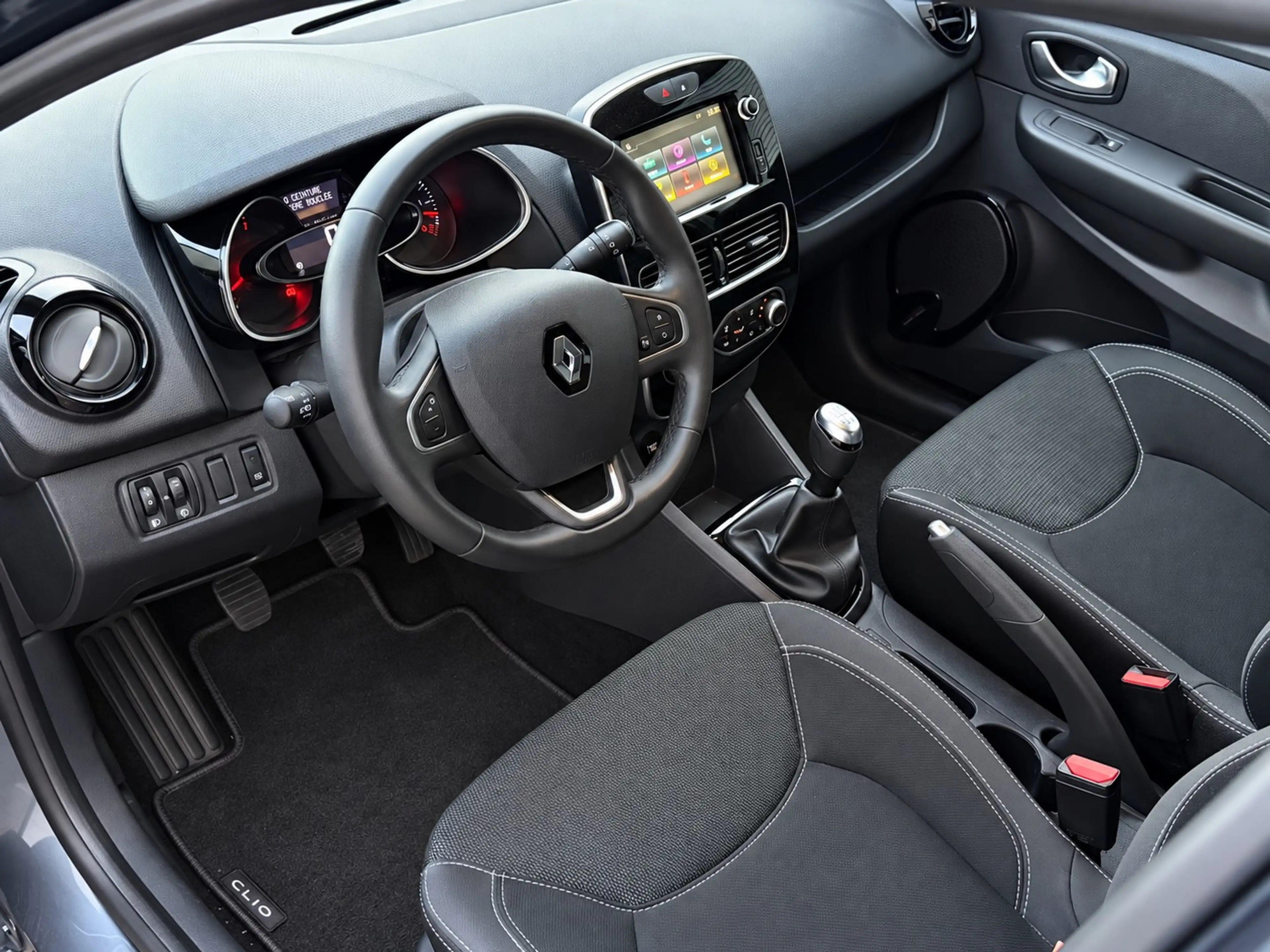 Renault Clio Clio 0.9 TCe Intens (EU6c) — photo 9