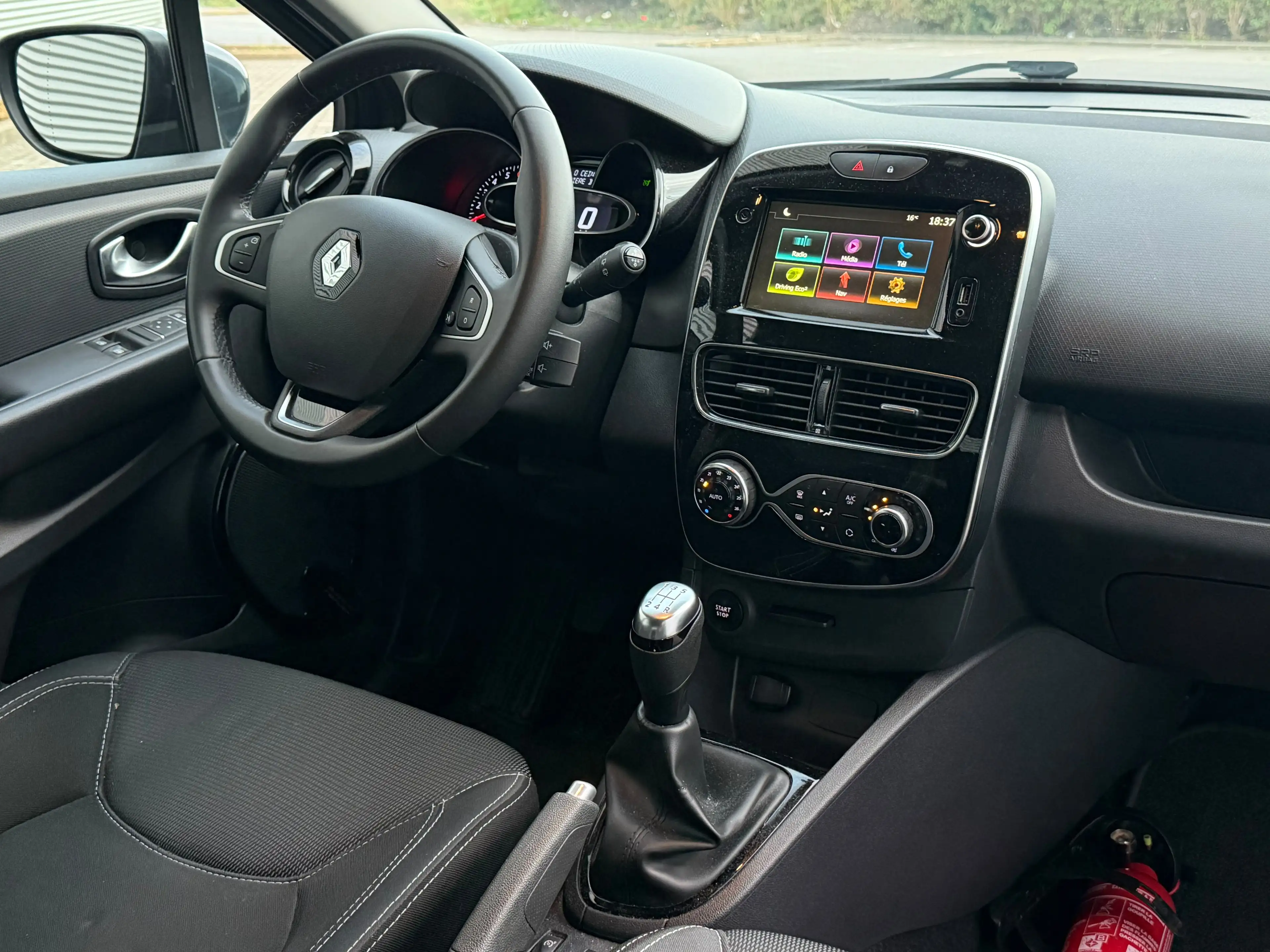 Renault Clio Clio 0.9 TCe Intens (EU6c) — photo 8