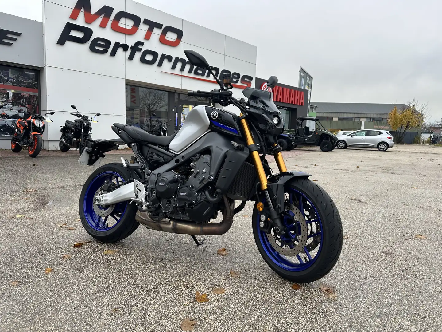 Yamaha MT-09 Grau - 1