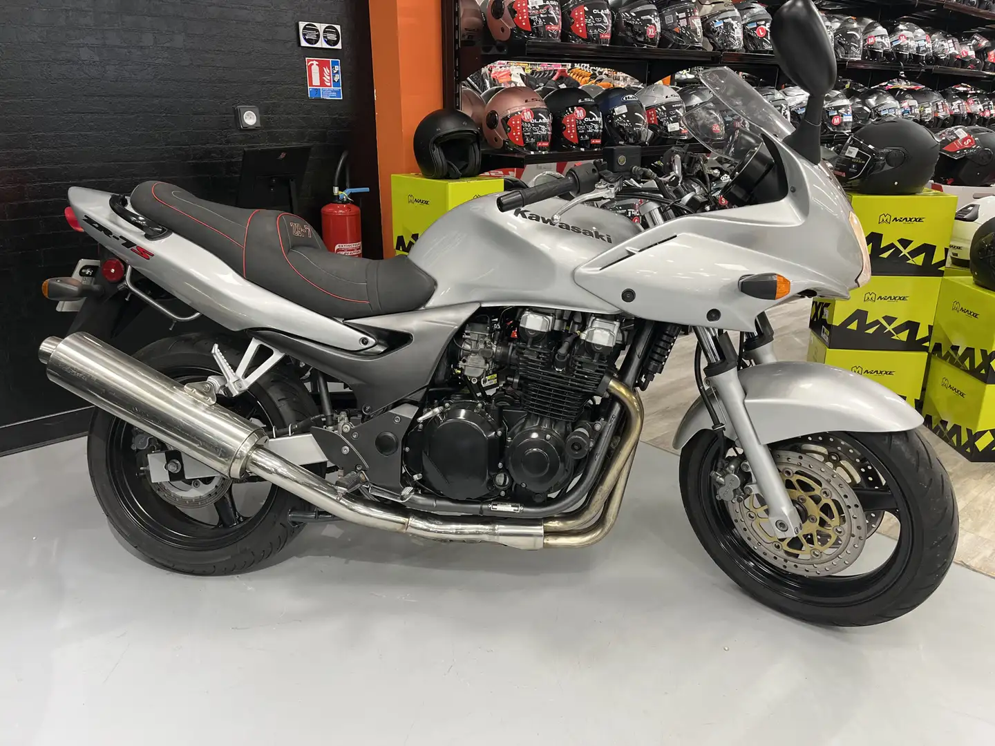 Kawasaki ZR - 7 Argent - 2