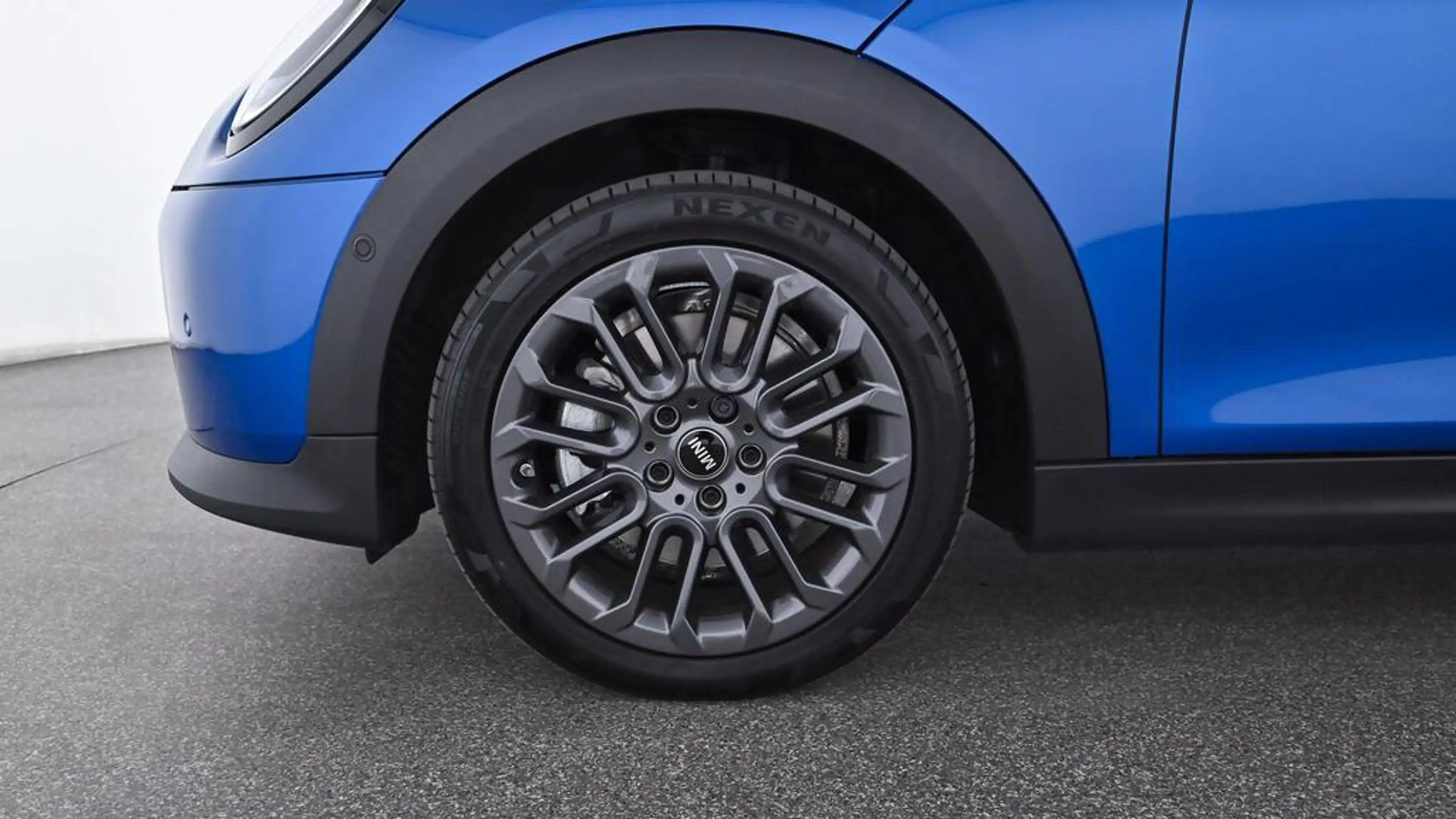 MINI Cooper C Essential Trim — photo 12