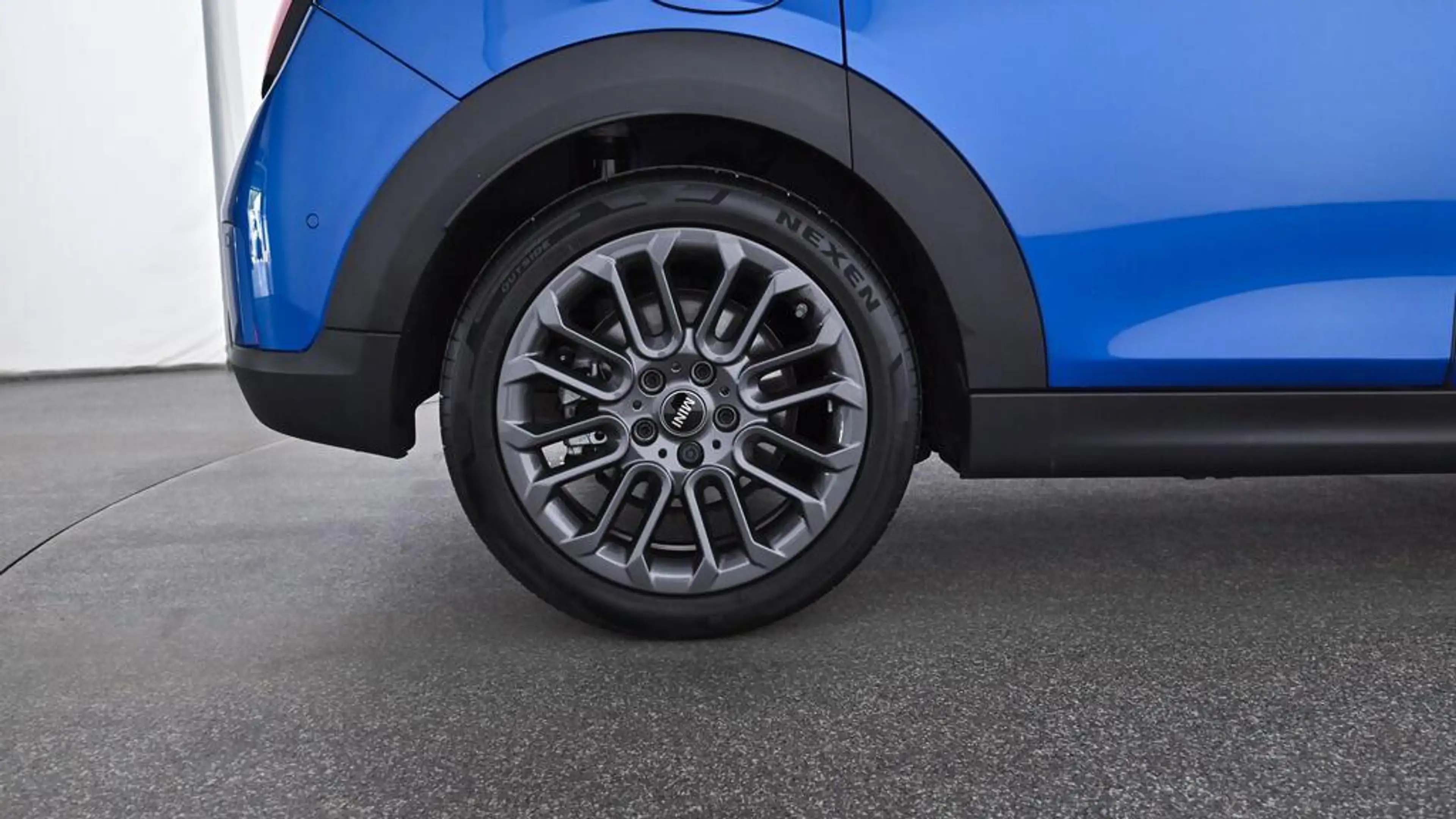 MINI Cooper C Essential Trim — photo 11