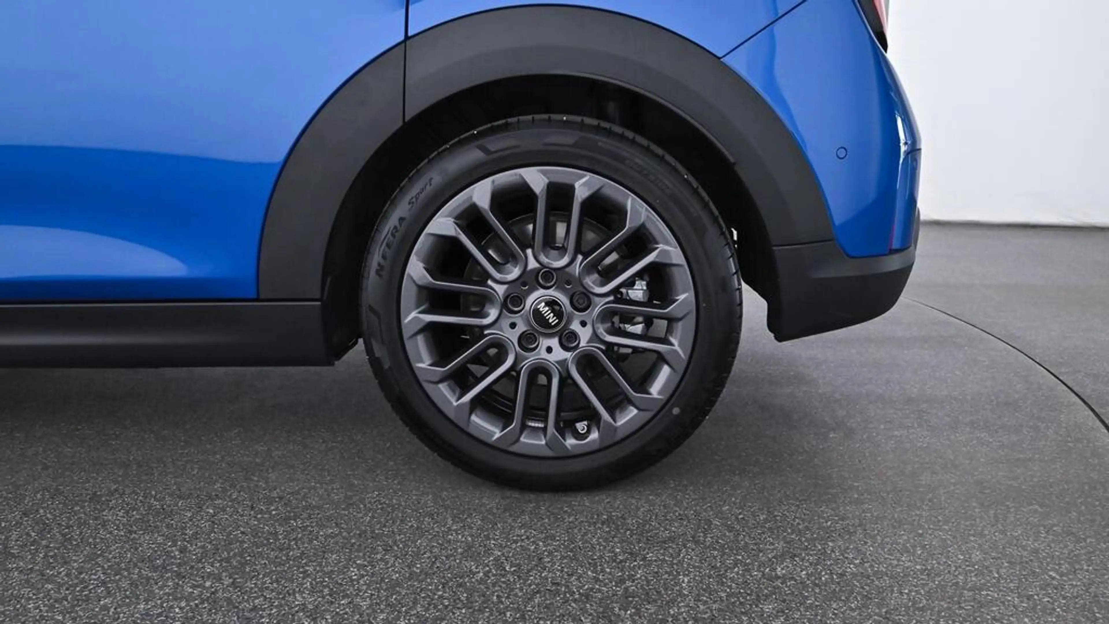 MINI Cooper C Essential Trim — photo 9