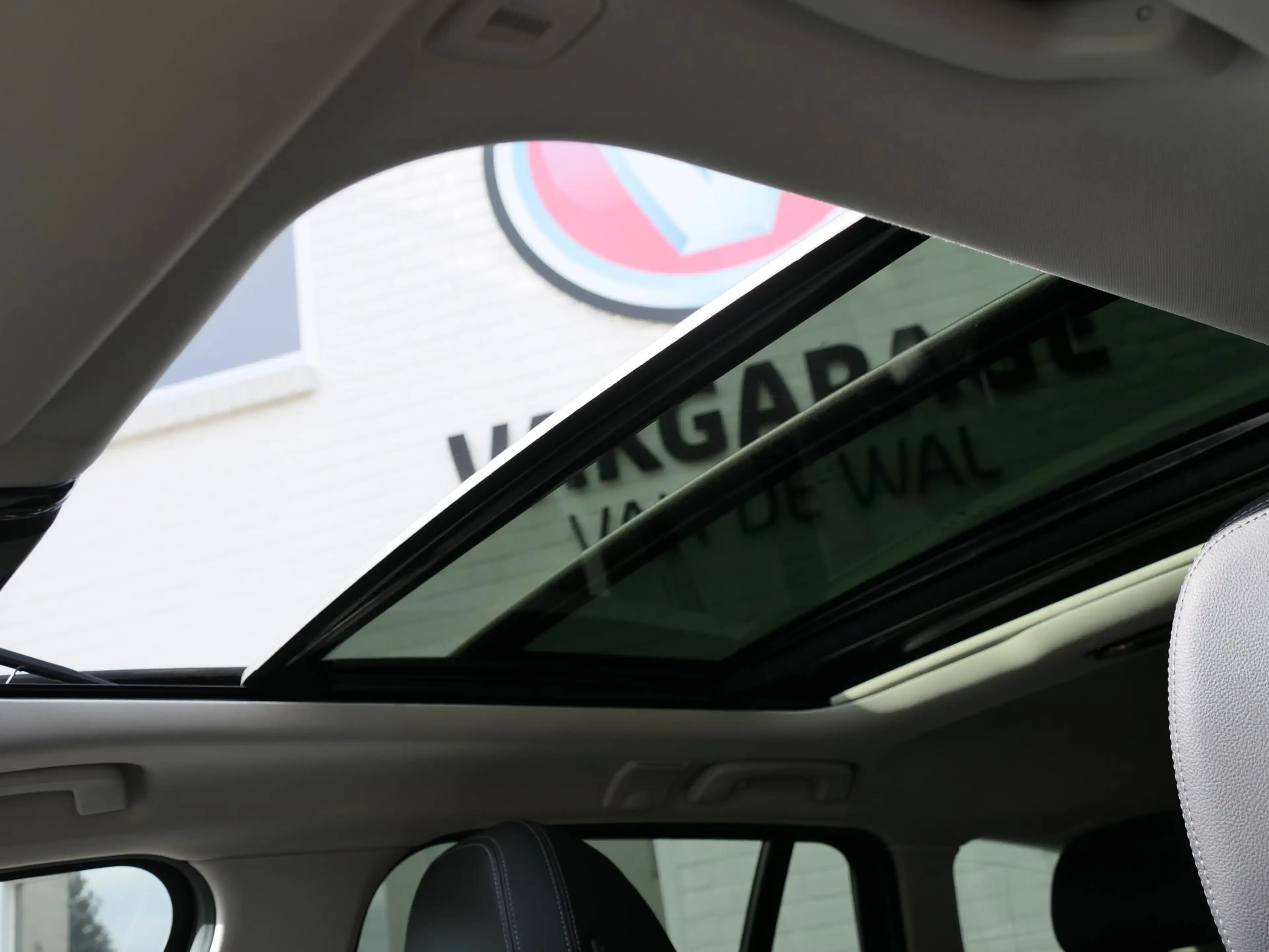 BMW 330 3-serie Touring 330e High Executive | Shadow line — photo 15