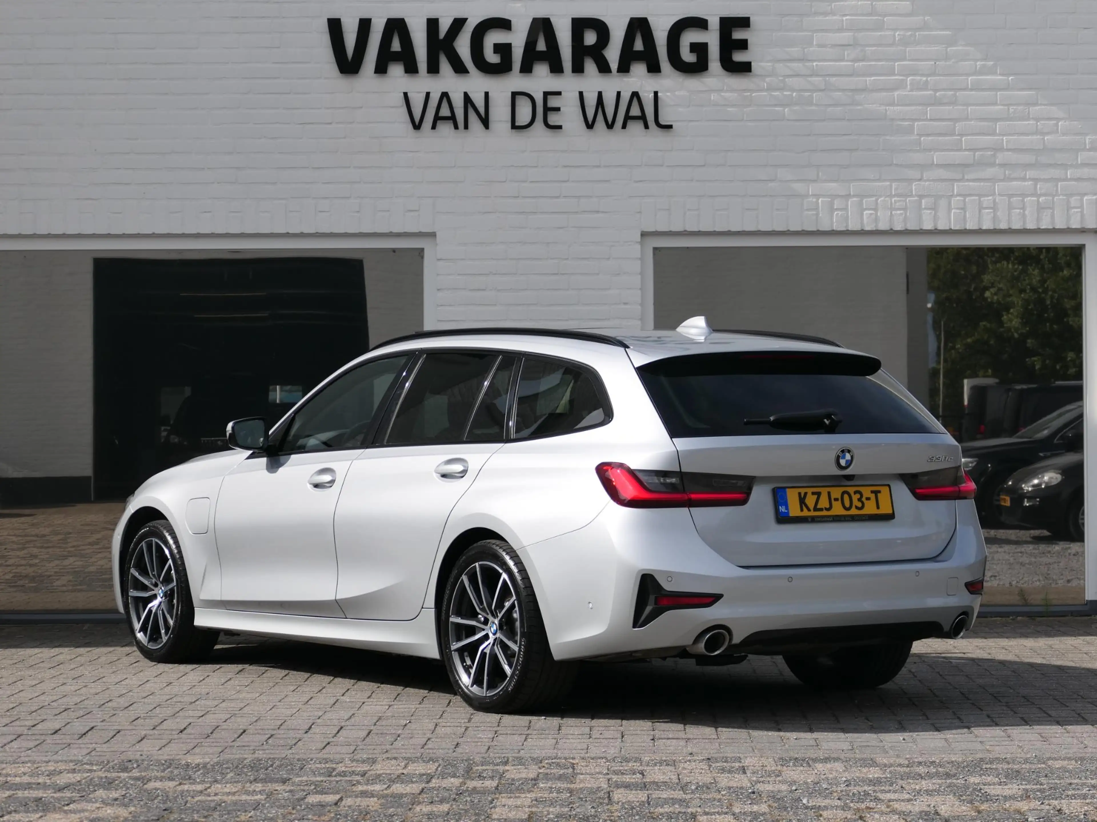 BMW 330 3-serie Touring 330e High Executive | Shadow line — photo 3