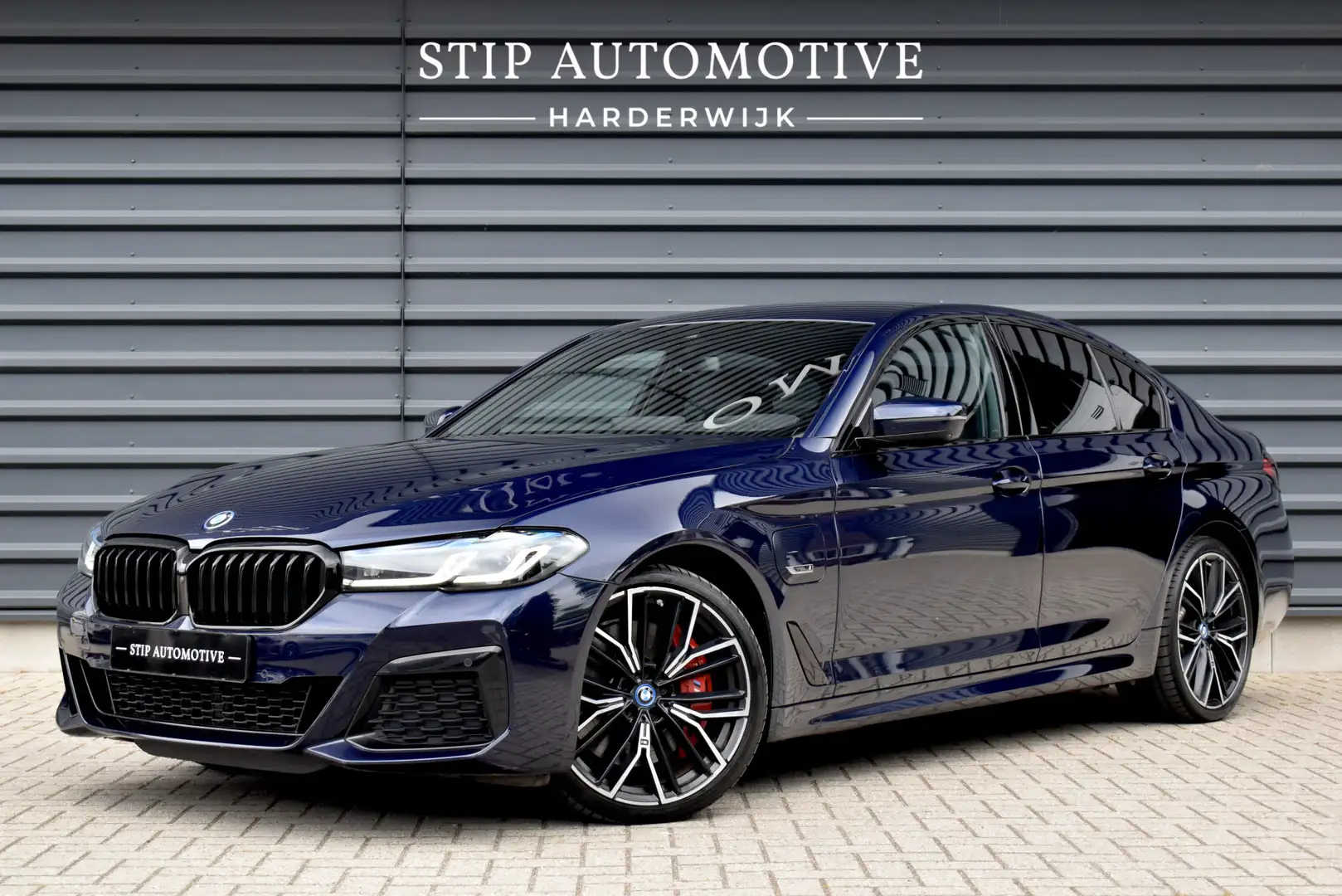 BMW 545 5 Serie 545e xDrive 394pk M Sport Plus | Laserligh Bleu - 1