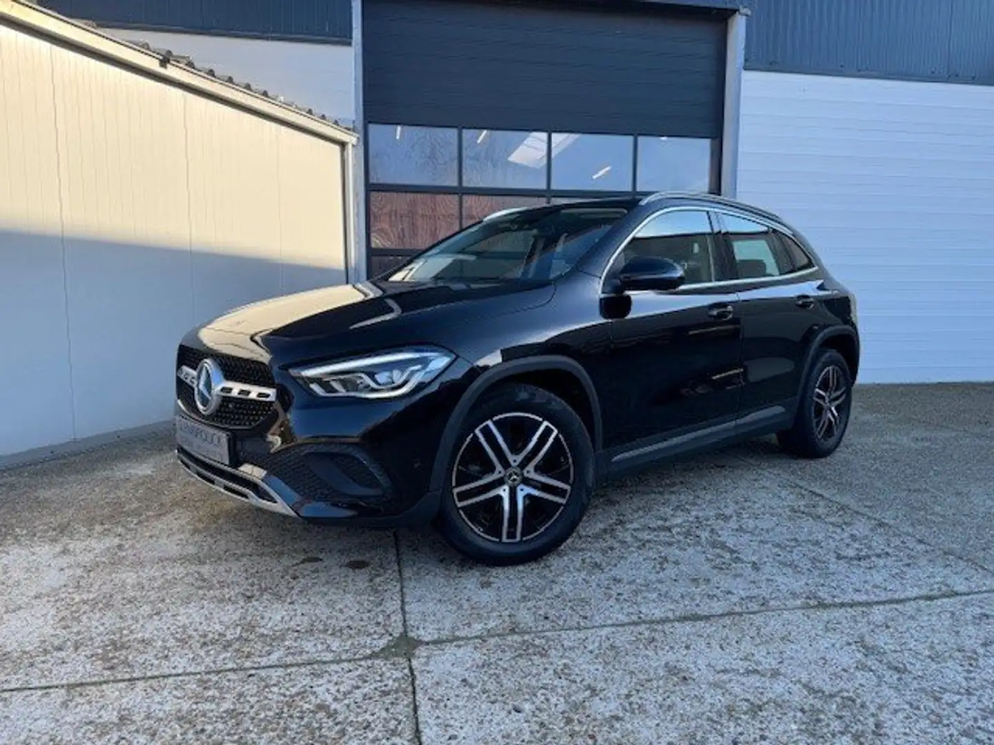 Mercedes-Benz GLA 200 -trekhaak -camera -dode hoek -elec koffer -carplay Zwart - 1