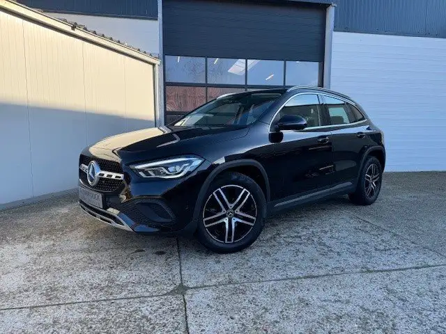 Mercedes-Benz GLA 200 -trekhaak -camera -dode hoek -elec koffer -carplay