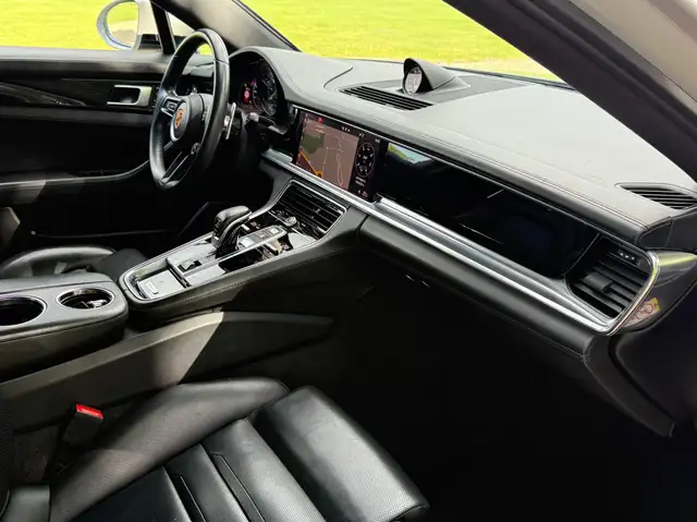 Porsche Panamera view 11