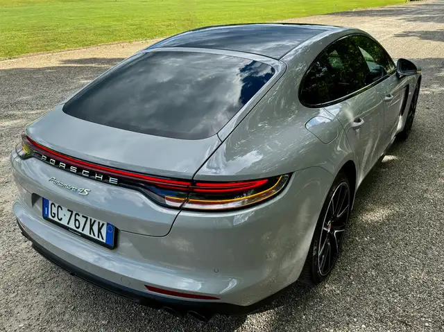Porsche Panamera view 6