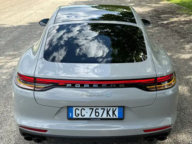 Porsche Panamera view 8