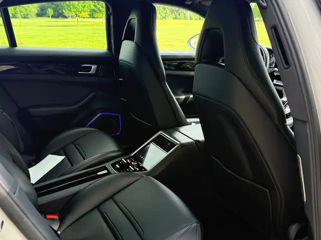 Porsche Panamera view 13
