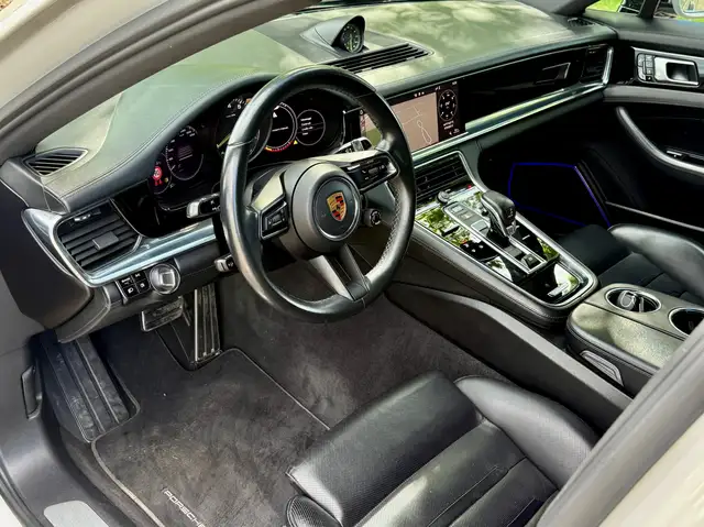 Porsche Panamera view 10