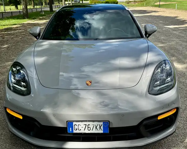 Porsche Panamera view 4