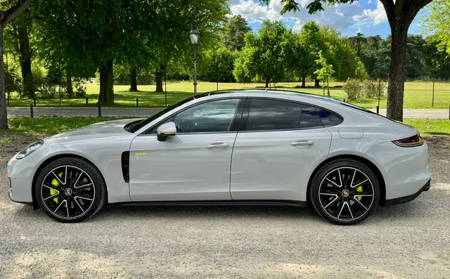 Porsche Panamera view 3