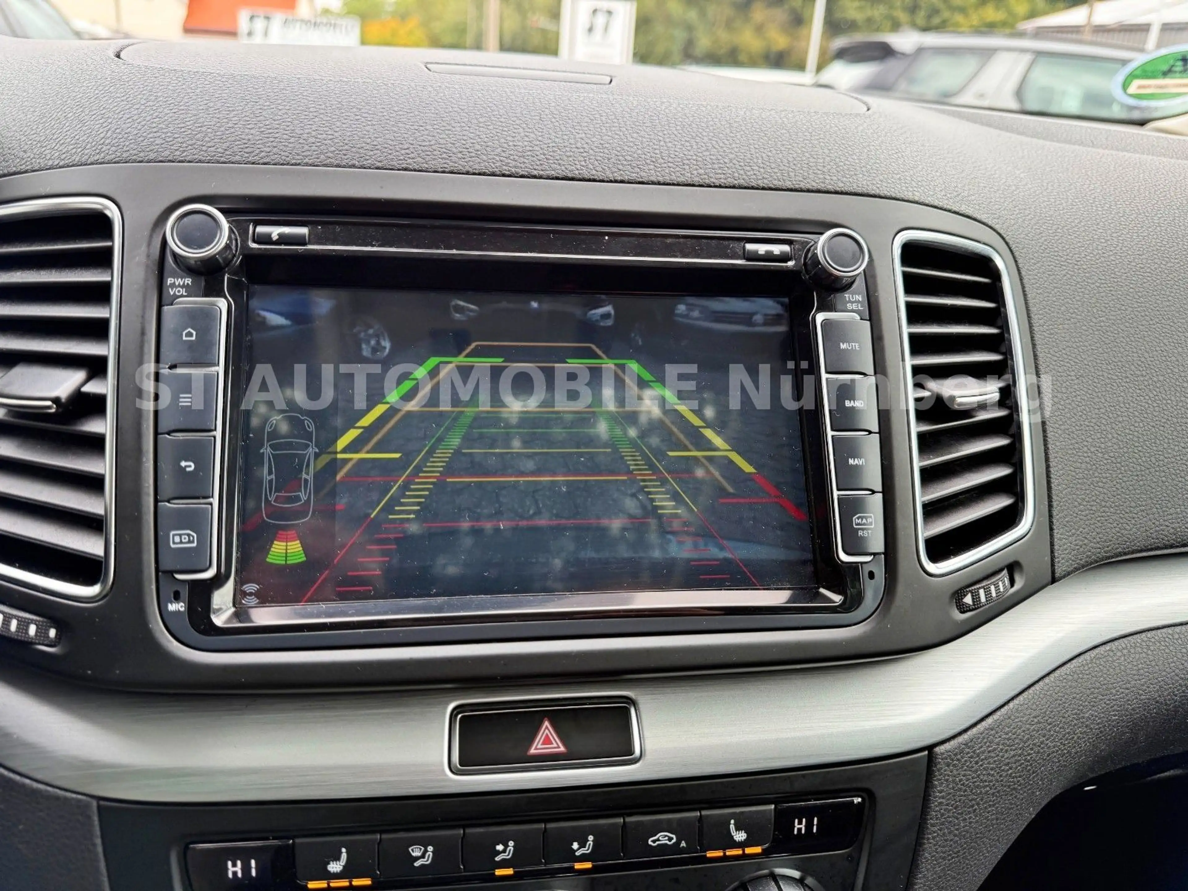 Volkswagen Sharan 2.0 TDI DSG BMT HIGHLINE*7SITZ*PANORAMA* — photo 12