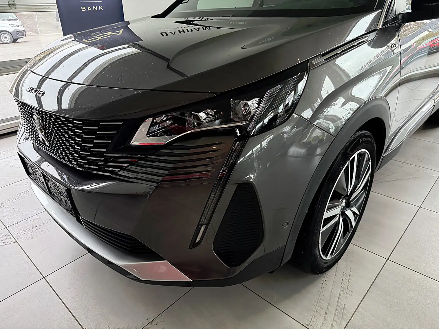 Peugeot 3008 BlueHDi 130 S&S EAT8 GT Pack Grau - 2