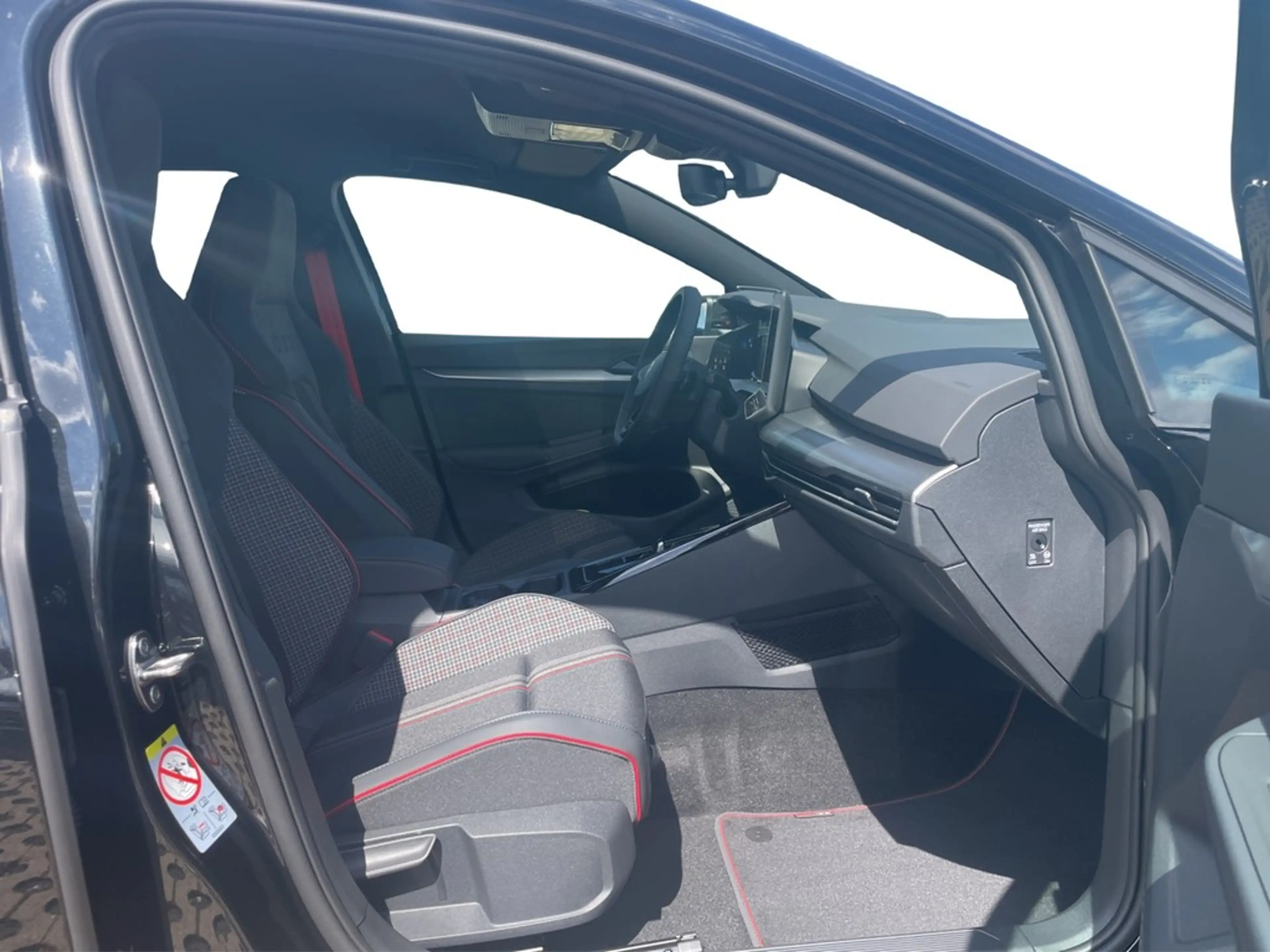 Volkswagen Golf GTI EDITION 50 2,0 l TSI OPF 239 kW (325 PS) 7-Gang... — photo 12