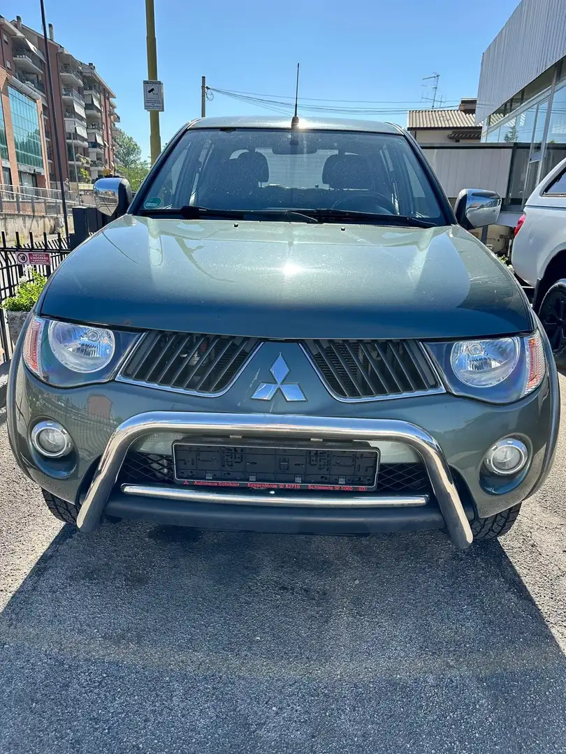 Mitsubishi L200 L200 d.cab 2.5 di-d Intense Verde - 1