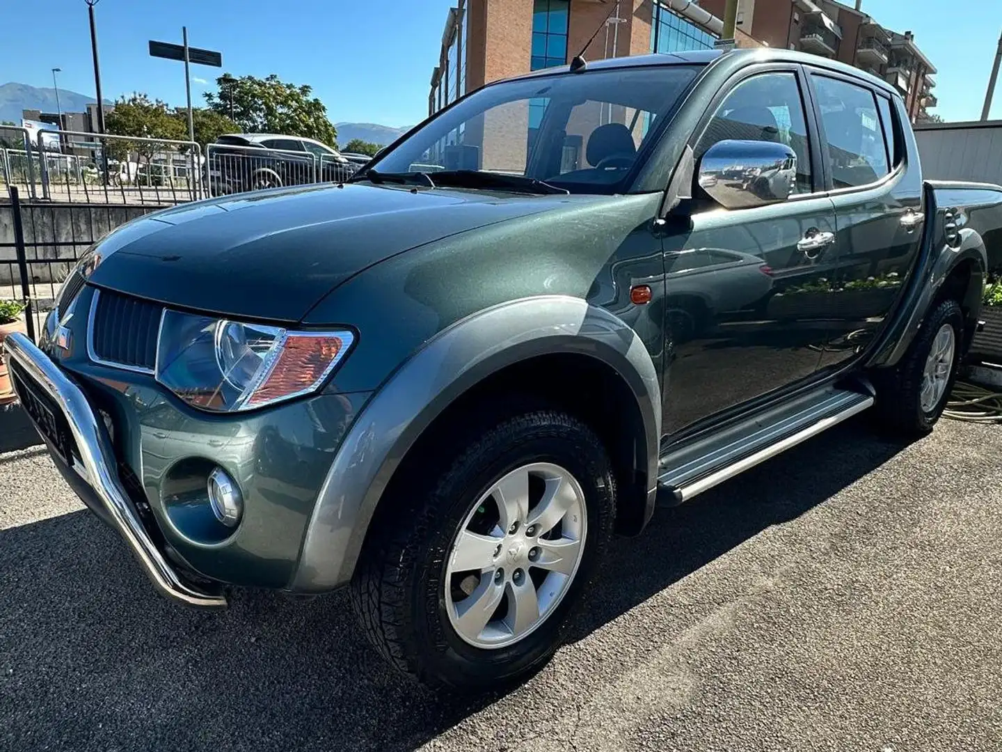 Mitsubishi L200 L200 d.cab 2.5 di-d Intense Verde - 2