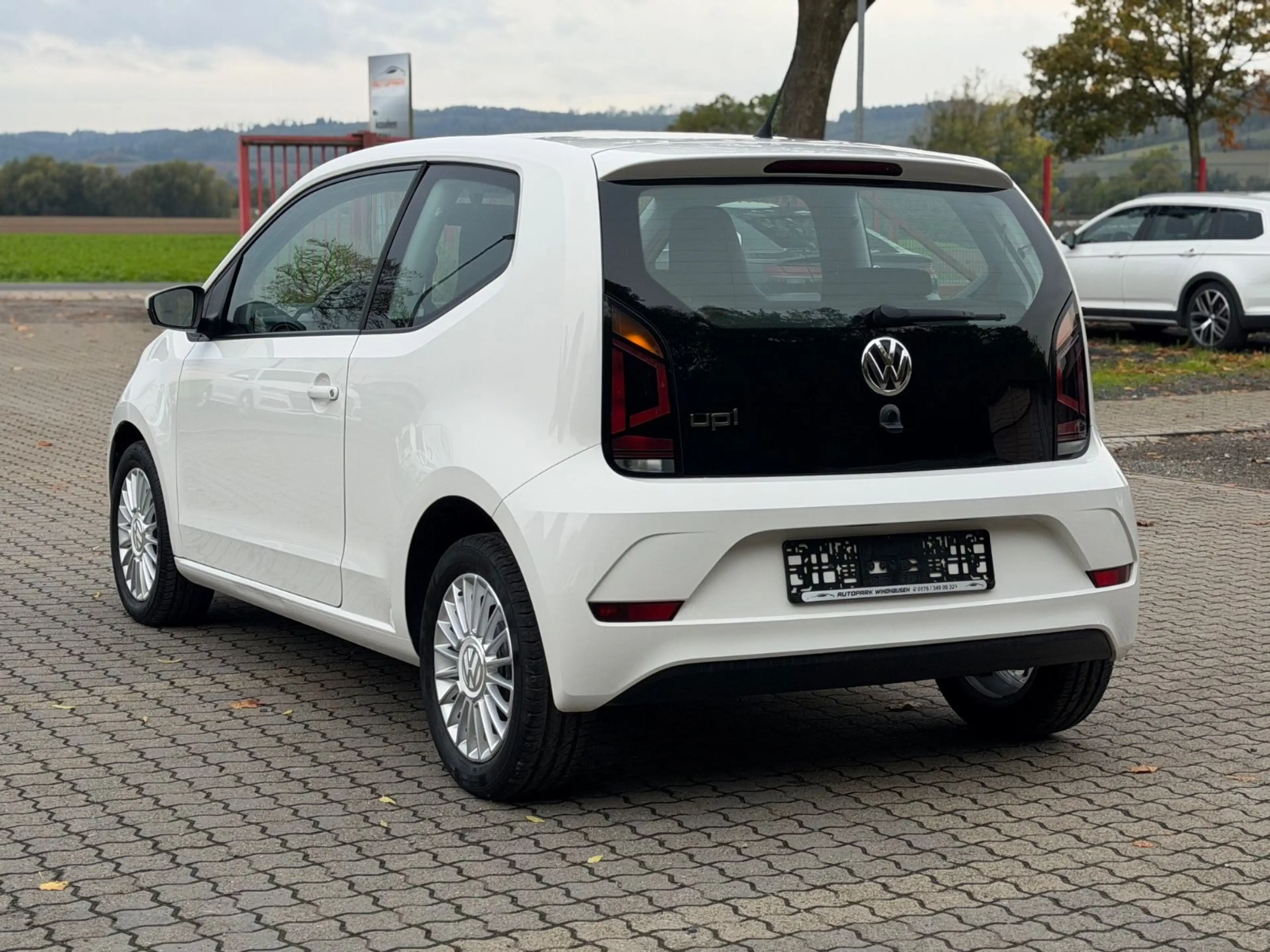Volkswagen up! 1.0 UP! *1 HAND *27 TKM *TÜV NEU *KLIMA — photo 3