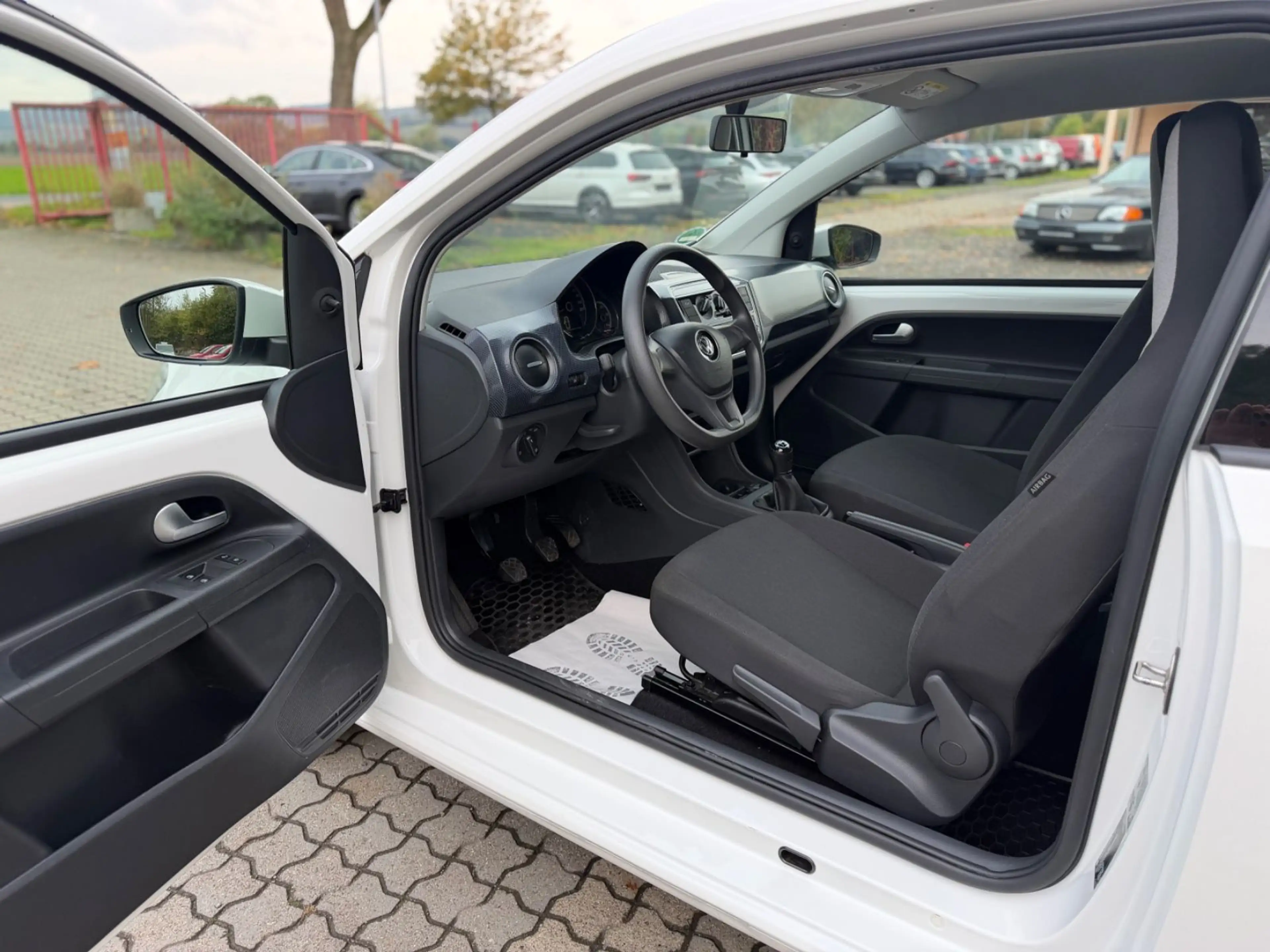 Volkswagen up! 1.0 UP! *1 HAND *27 TKM *TÜV NEU *KLIMA — photo 10