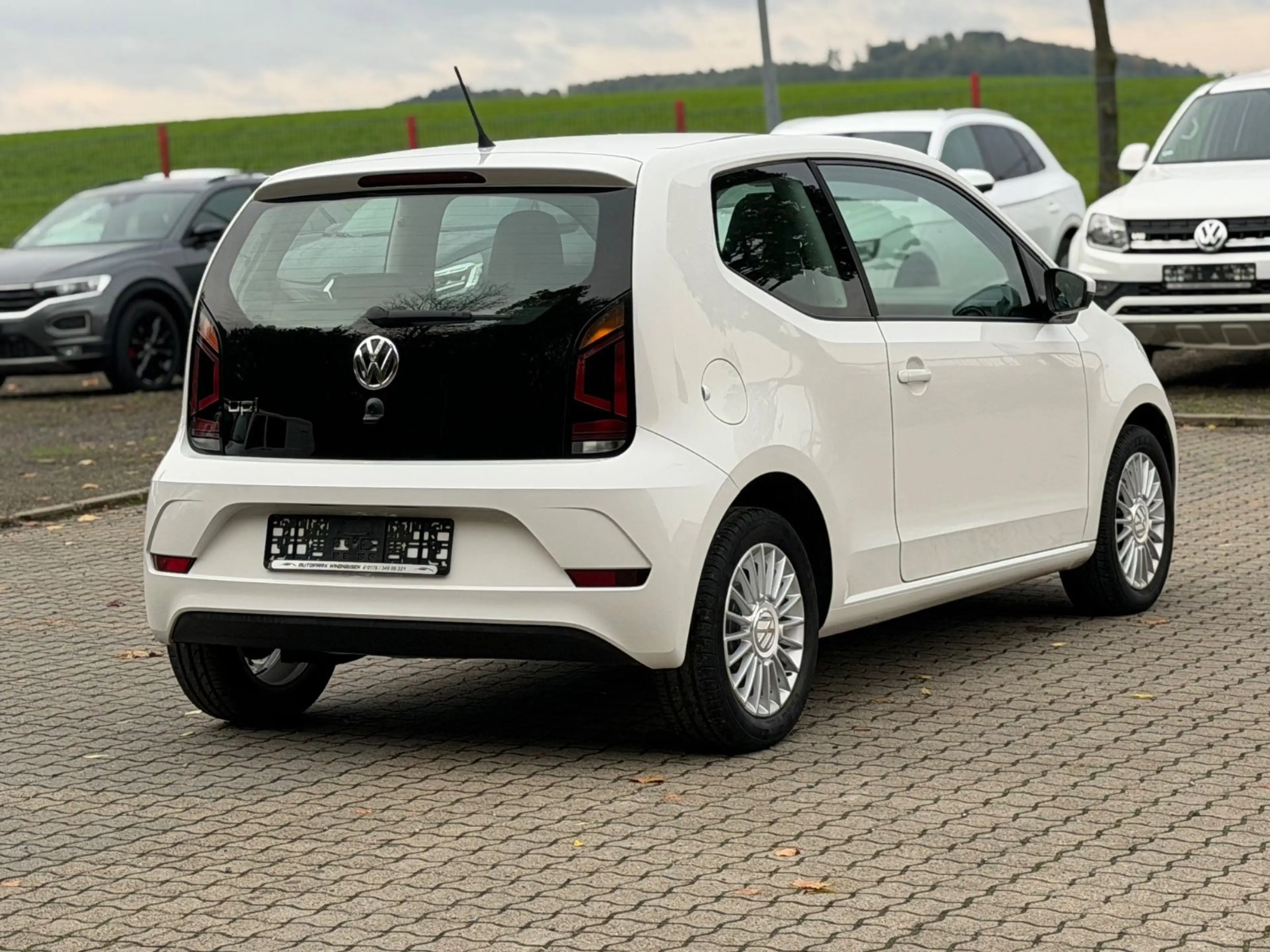 Volkswagen up! 1.0 UP! *1 HAND *27 TKM *TÜV NEU *KLIMA — photo 5