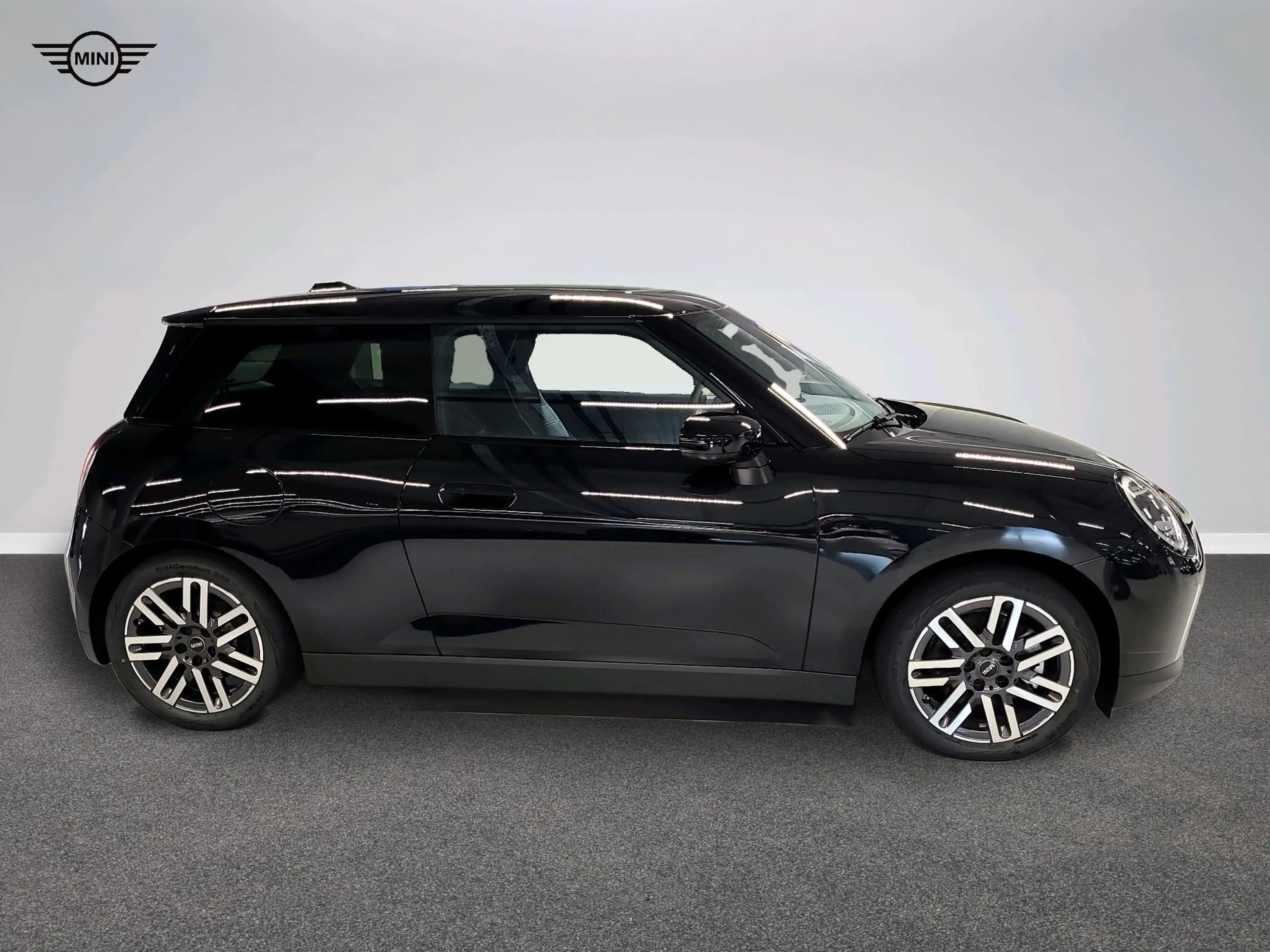 MINI Cooper SE Classic Trim — photo 3