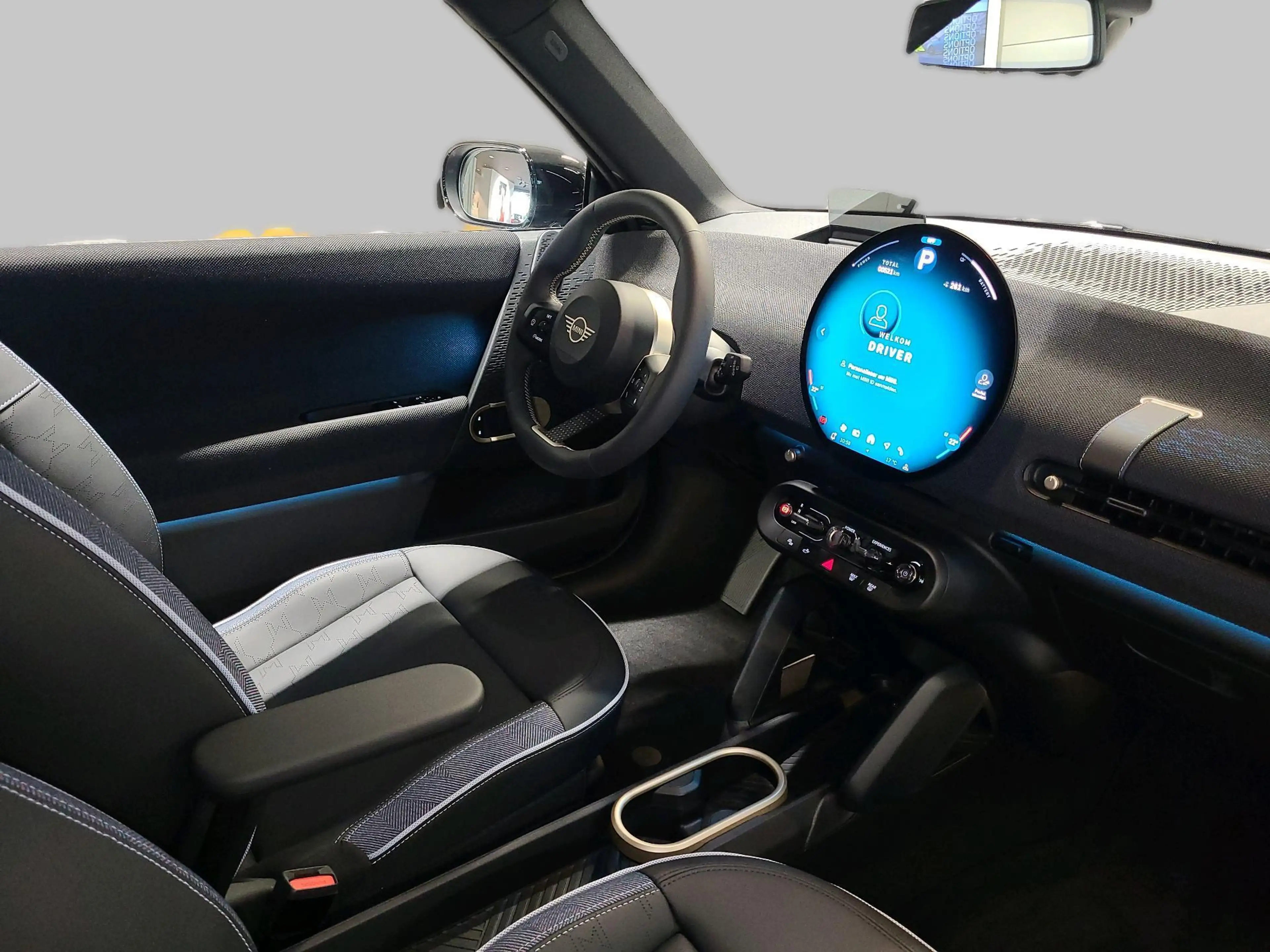 MINI Cooper SE Classic Trim — photo 11