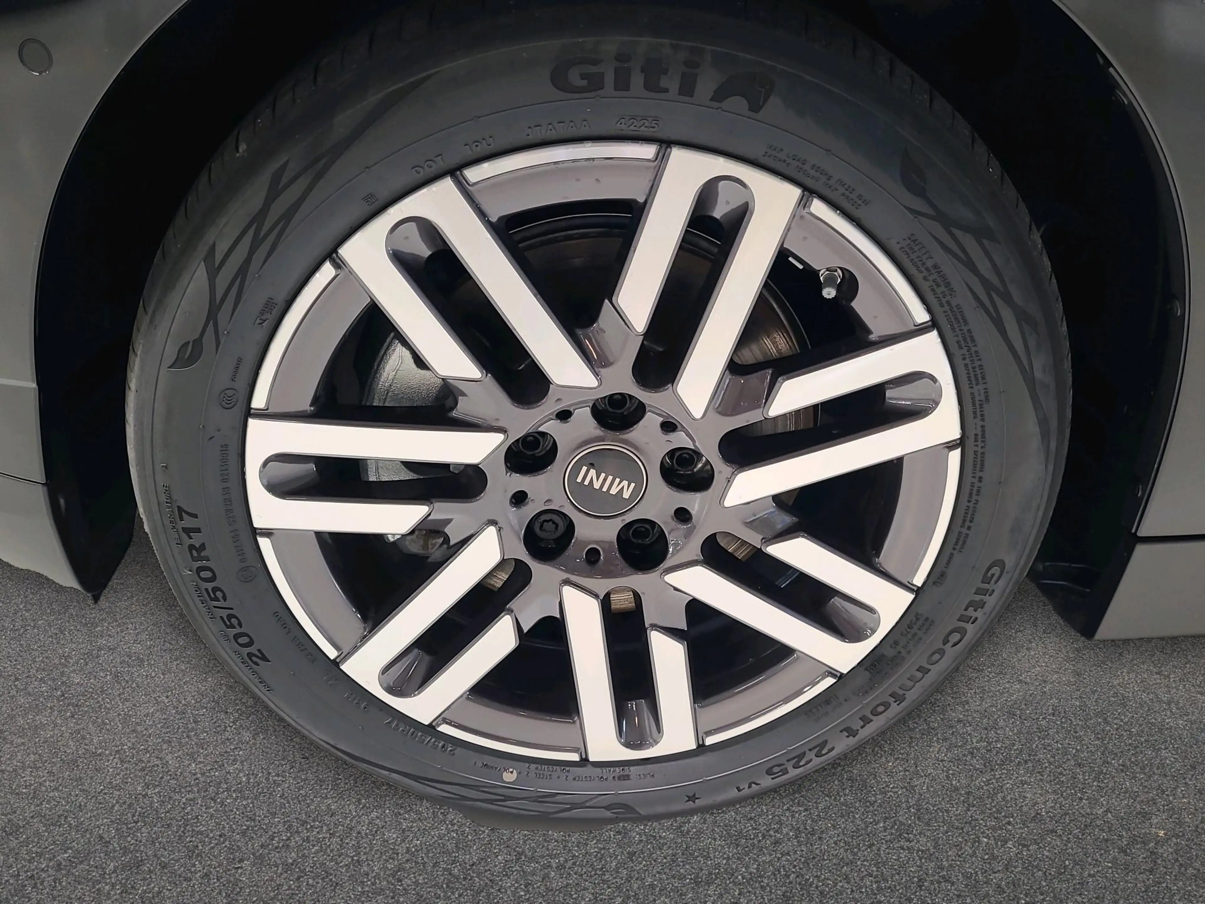 MINI Cooper SE Classic Trim — photo 8
