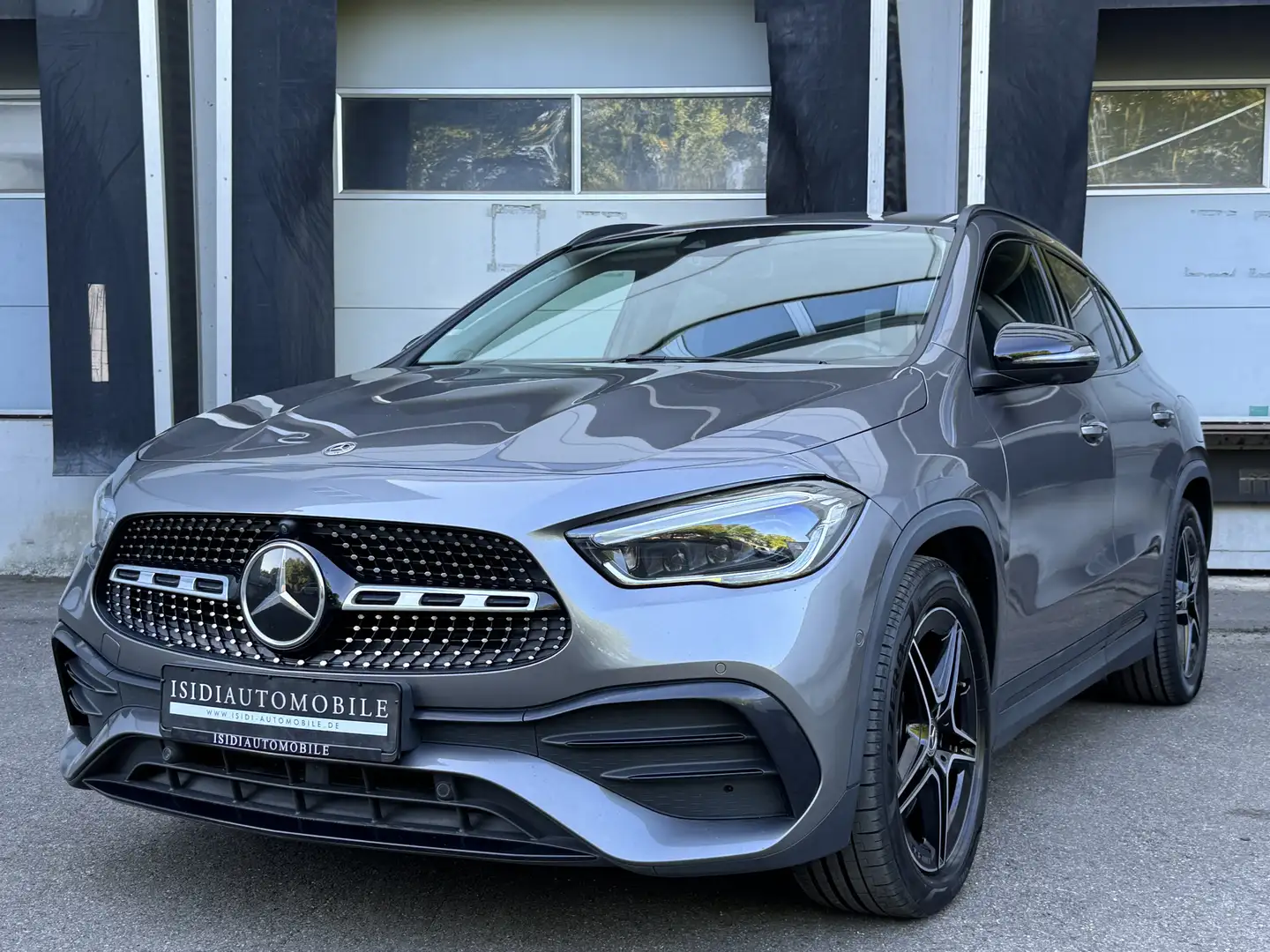 Mercedes-Benz GLA 220 d AMG 4-Matic LED Distronic MBUX 360° Gris - 1