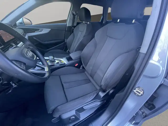 Audi A4 view 11