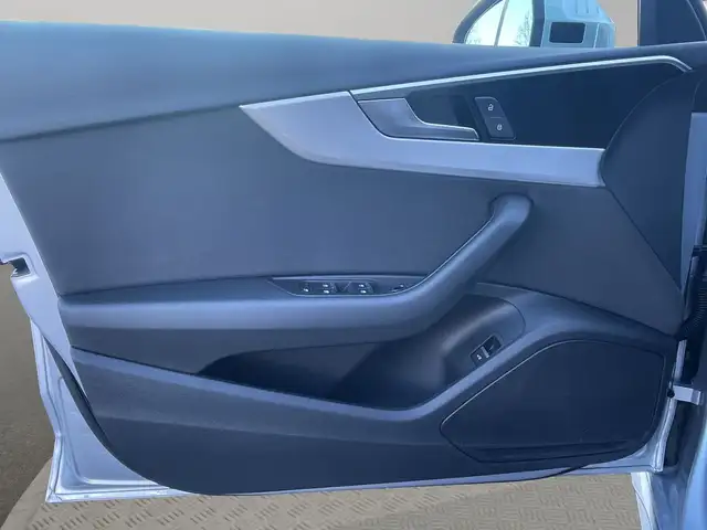 Audi A4 view 16