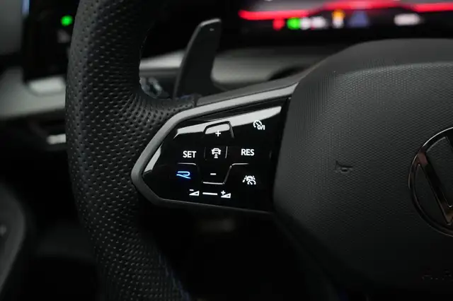 Volkswagen Golf view 17