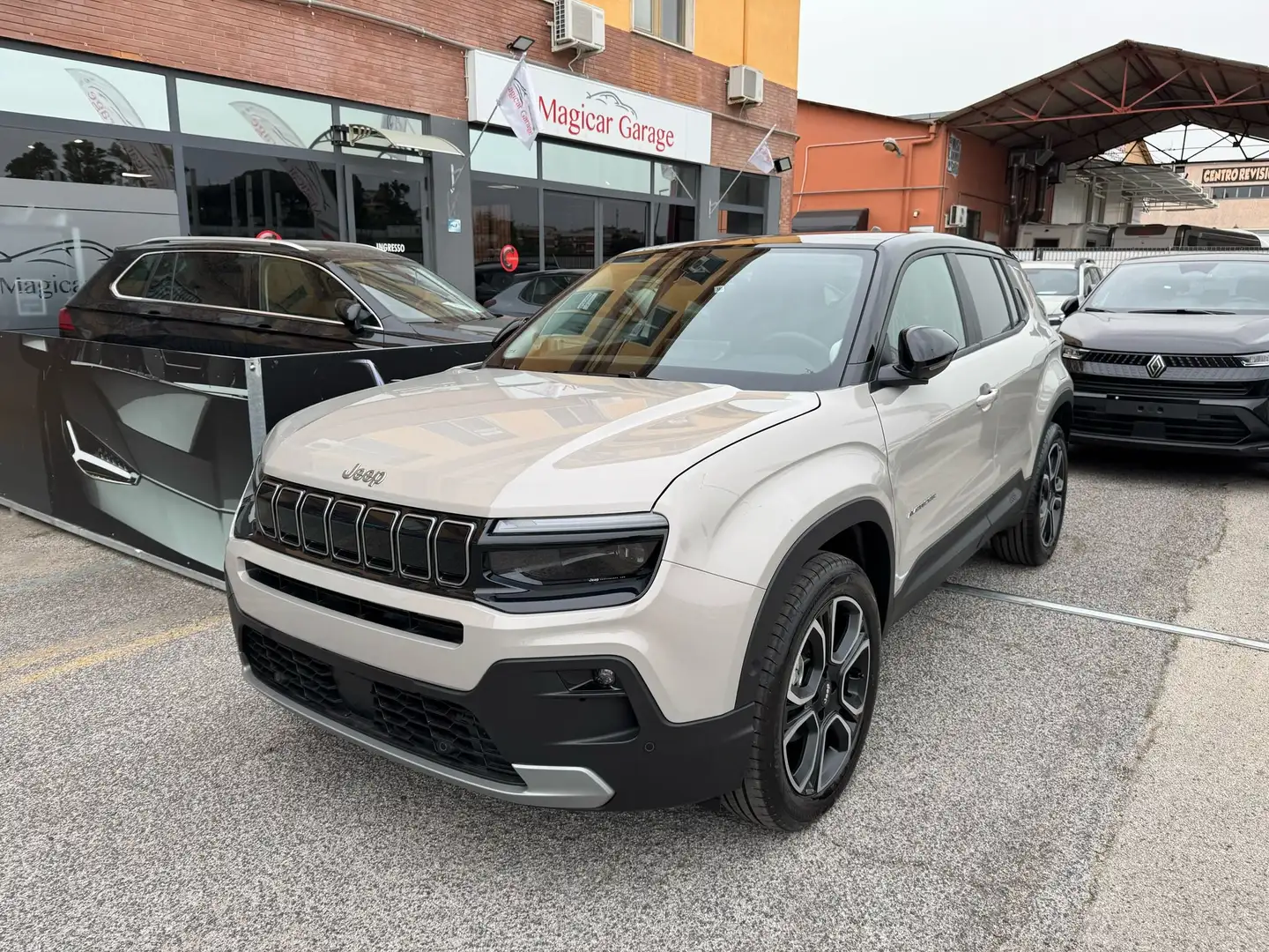 Jeep Avenger 1.2 turbo Summit fwd 100cv Beige - 1