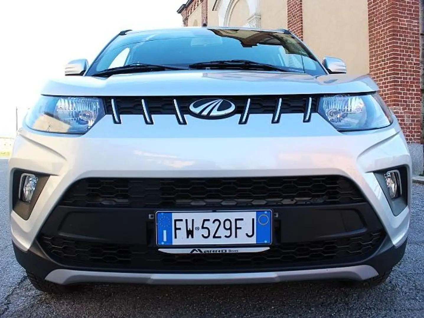 Mahindra KUV100 1.2 K8 bifuel IBRIDA B\GPL SUV 57.000KM COME NUOVO Silber - 1