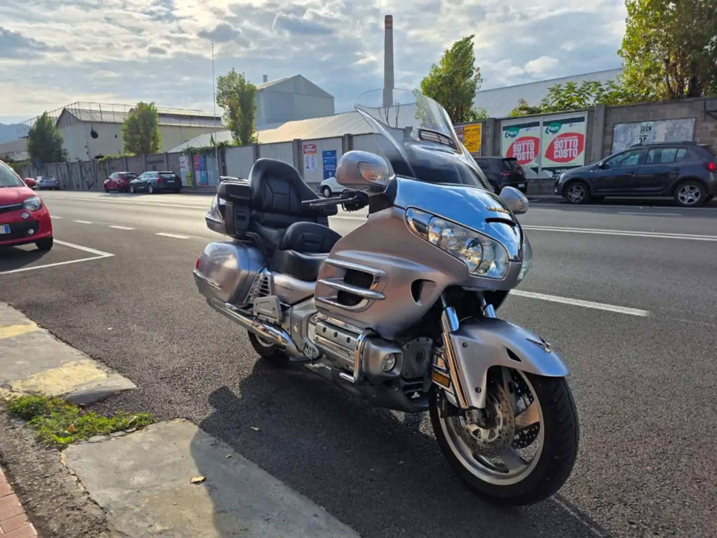 Honda GL 1800 GOLD WING TOUR - NAVI - AIRBAG - RETROMARCIA Plateado - 2