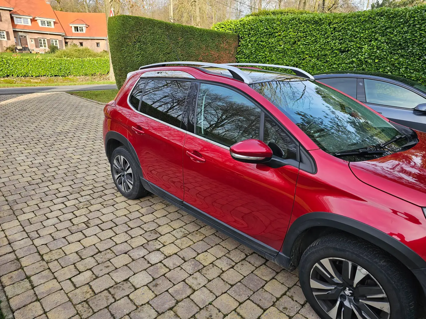Peugeot 2008 1.2 Puretech 81Kw Allure Rood - 1