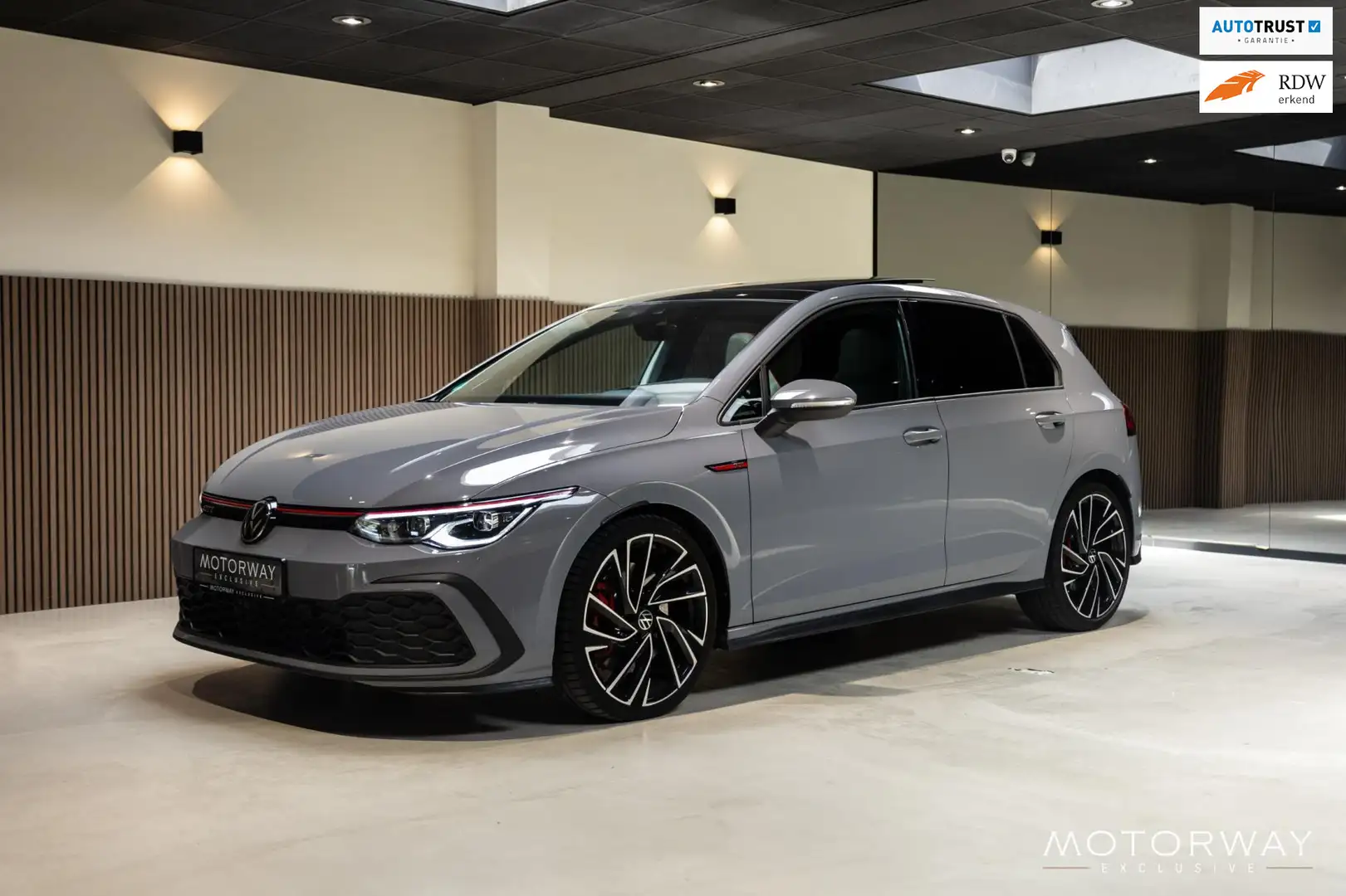 Volkswagen Golf GTI 2.0 TSI GTI|PANO|HUD|MATRIX|HARMANKARDON|LEER|SFEE Grijs - 1