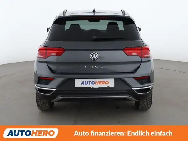 Volkswagen T-Roc view 5