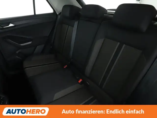 Volkswagen T-Roc view 14