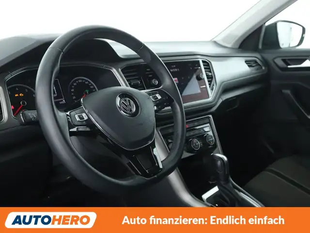 Volkswagen T-Roc view 11