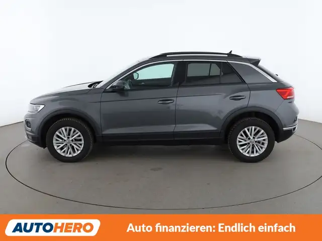 Volkswagen T-Roc view 3