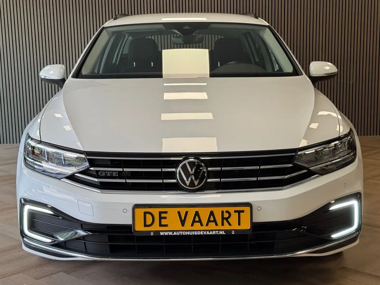 Volkswagen Passat Variant 1.4 TSI PHEV GTE Business AUT. ErgoComfort NAVIGAT Wit - 2