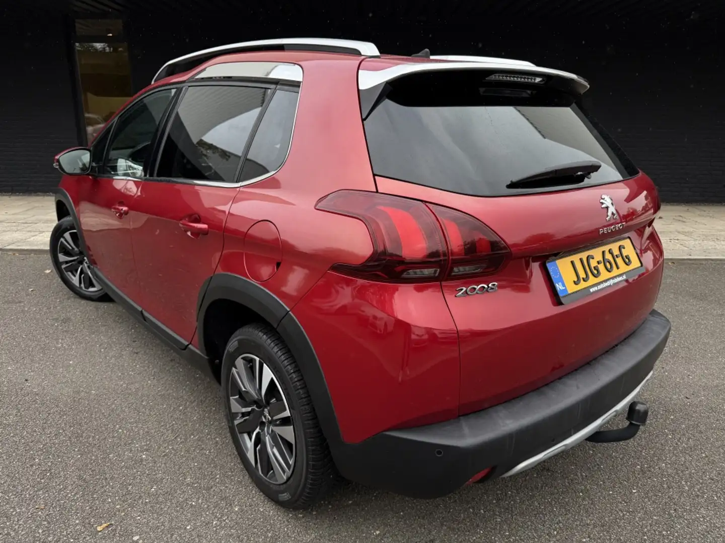 Peugeot 2008 1.2 PureTech Allure // 29.000km! // Rouge - 2
