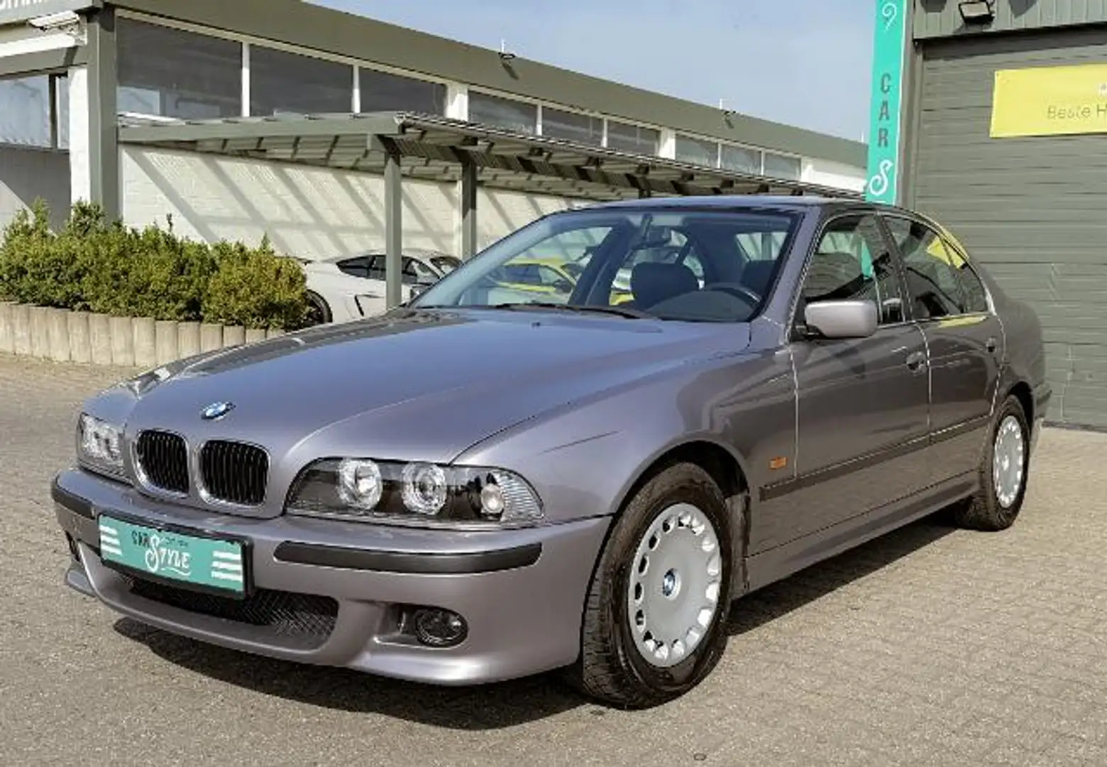 BMW 528 i E39 XENON M PAKET STOßSTANGE SHZ KLIMA Silber - 1